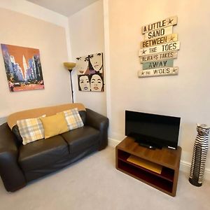 Blackpool Abode - The Buttercup Suite